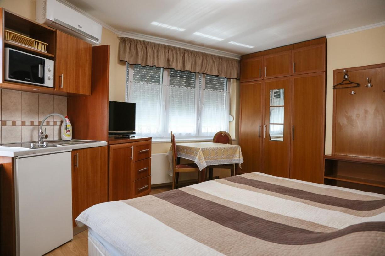 Molnar Apartment ชาร์วาร์ ภายนอก รูปภาพ